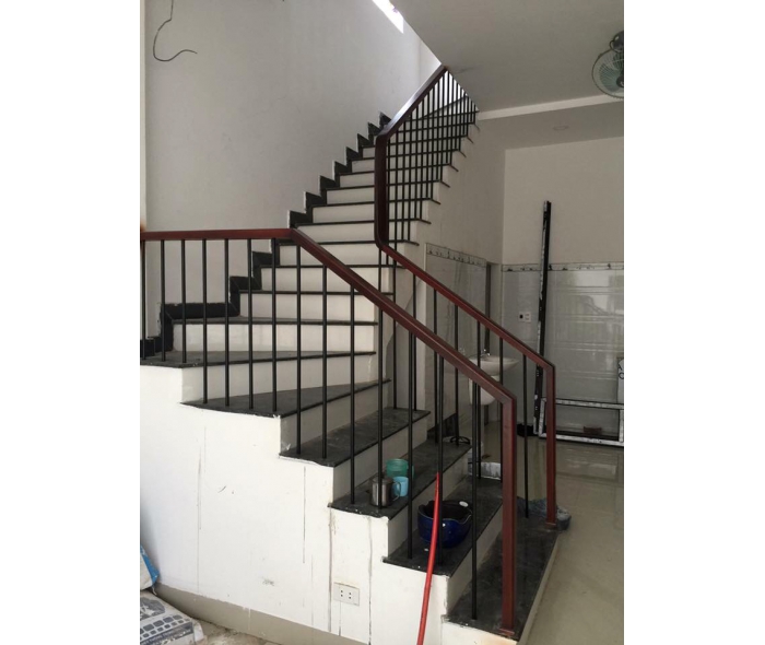 Cầu thang sắt tay vịn gỗ MDS09